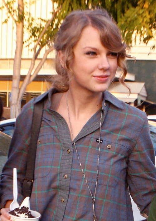 Taylor Swift Without Makeup - You Can't Imagine?